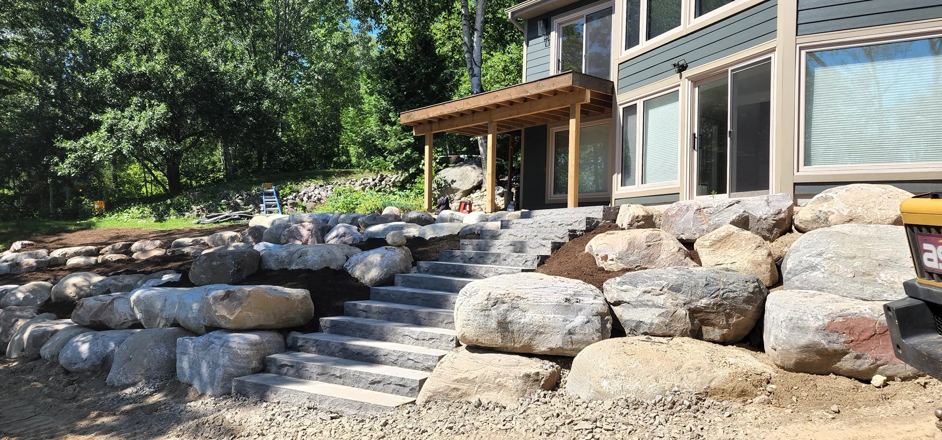 Boulder wall